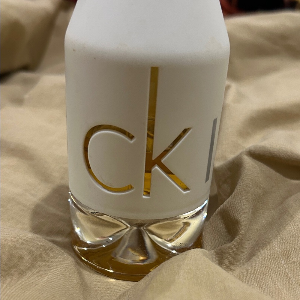 Calvin Klein White & Gold Signature Scent Bottle